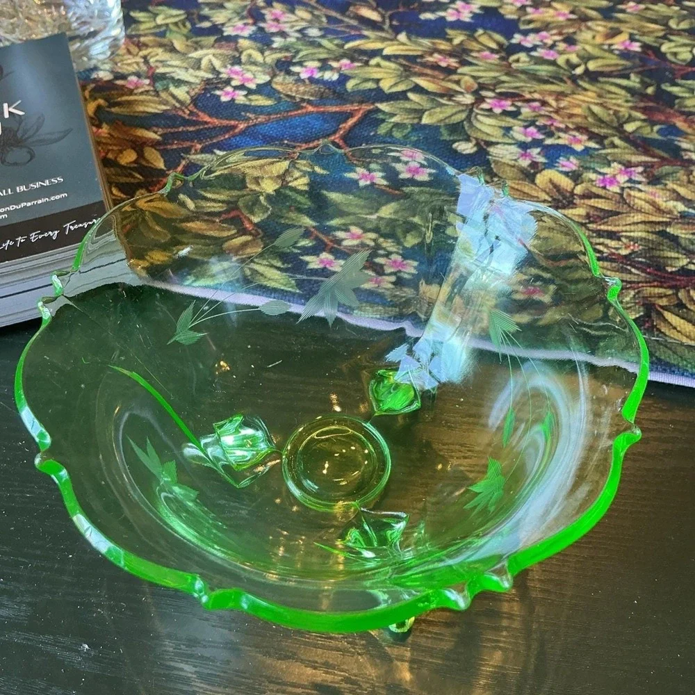 Lancaster uranium glass